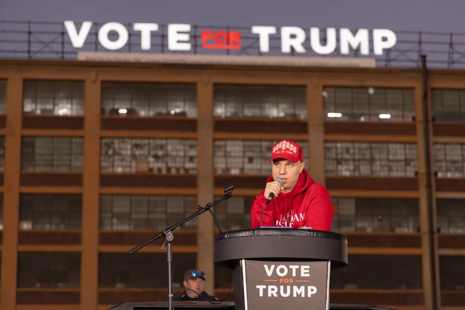 Anthony Constantino speaking at the Vote for Trump sign event